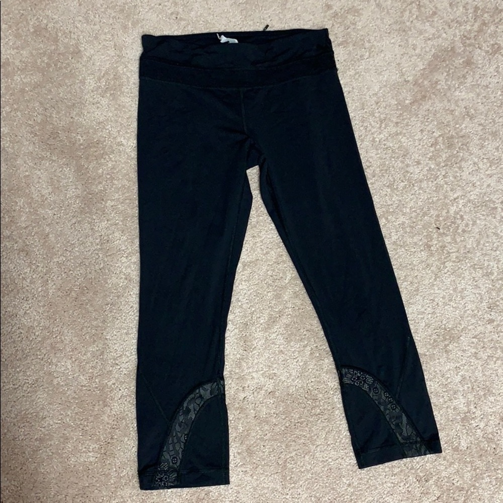 Lululemon cropped legging with lace detail